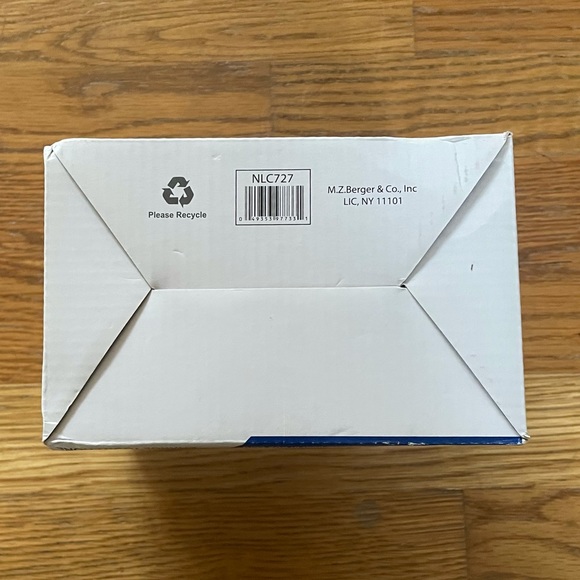 NWT Nelsonic FM Clock Radio with Built in Aux Cable & USB Charge Port - Picture 5 of 10